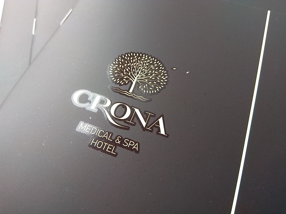 Broshyura s vyborochnym uf-lakom Печать и изготовление брошюр