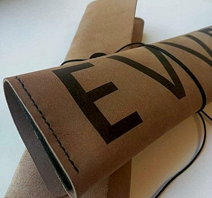 УФ-печать на кожаных чехлах